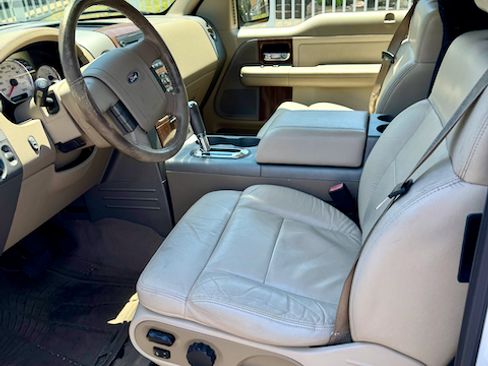 Used 2004 Ford F150 Lariat RWD image 2