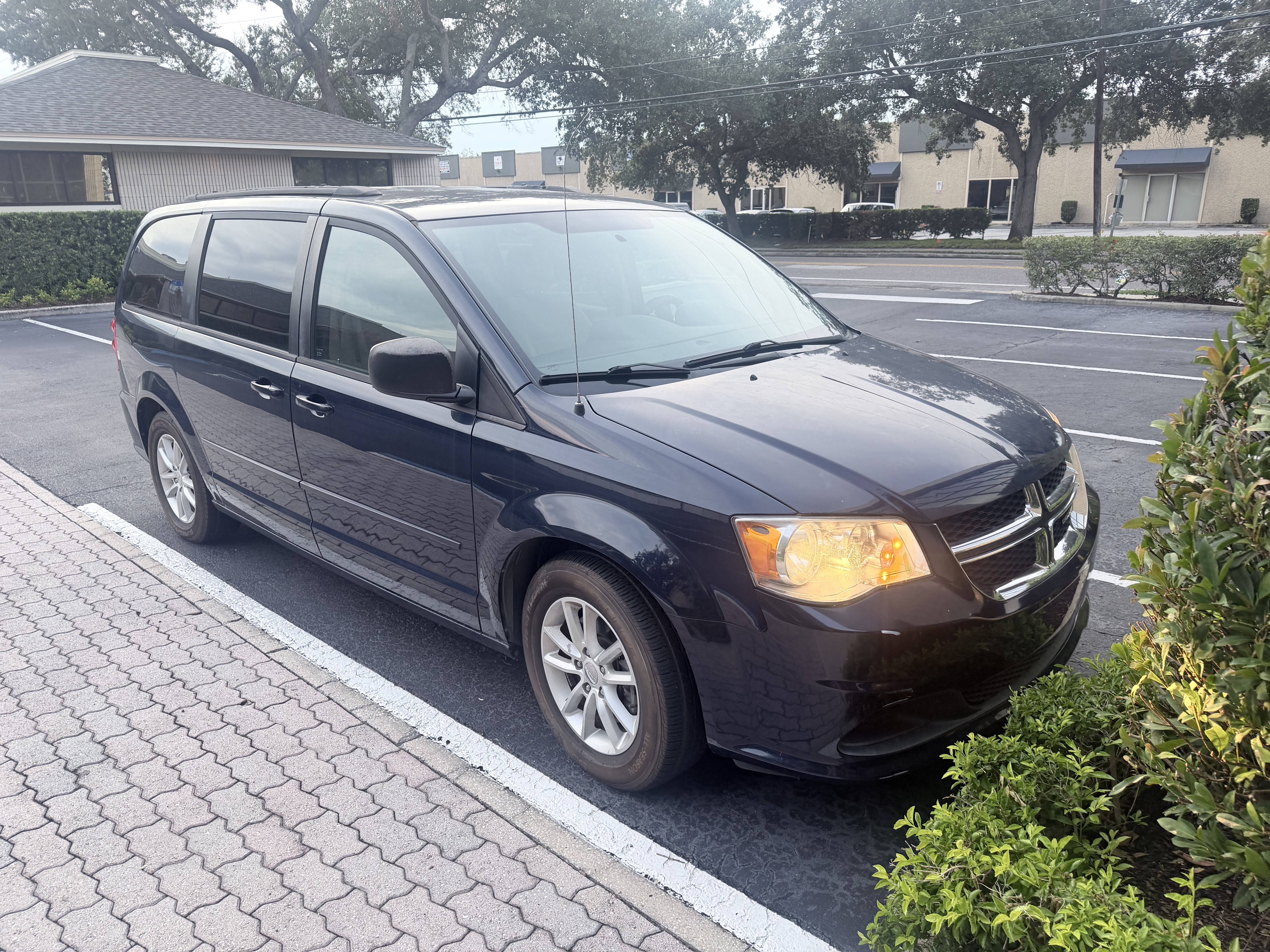 Used 2015 Dodge Grand Caravan SXT FWD image 6