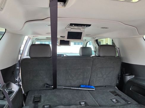 Used 2016 Chevrolet Suburban LT image 11