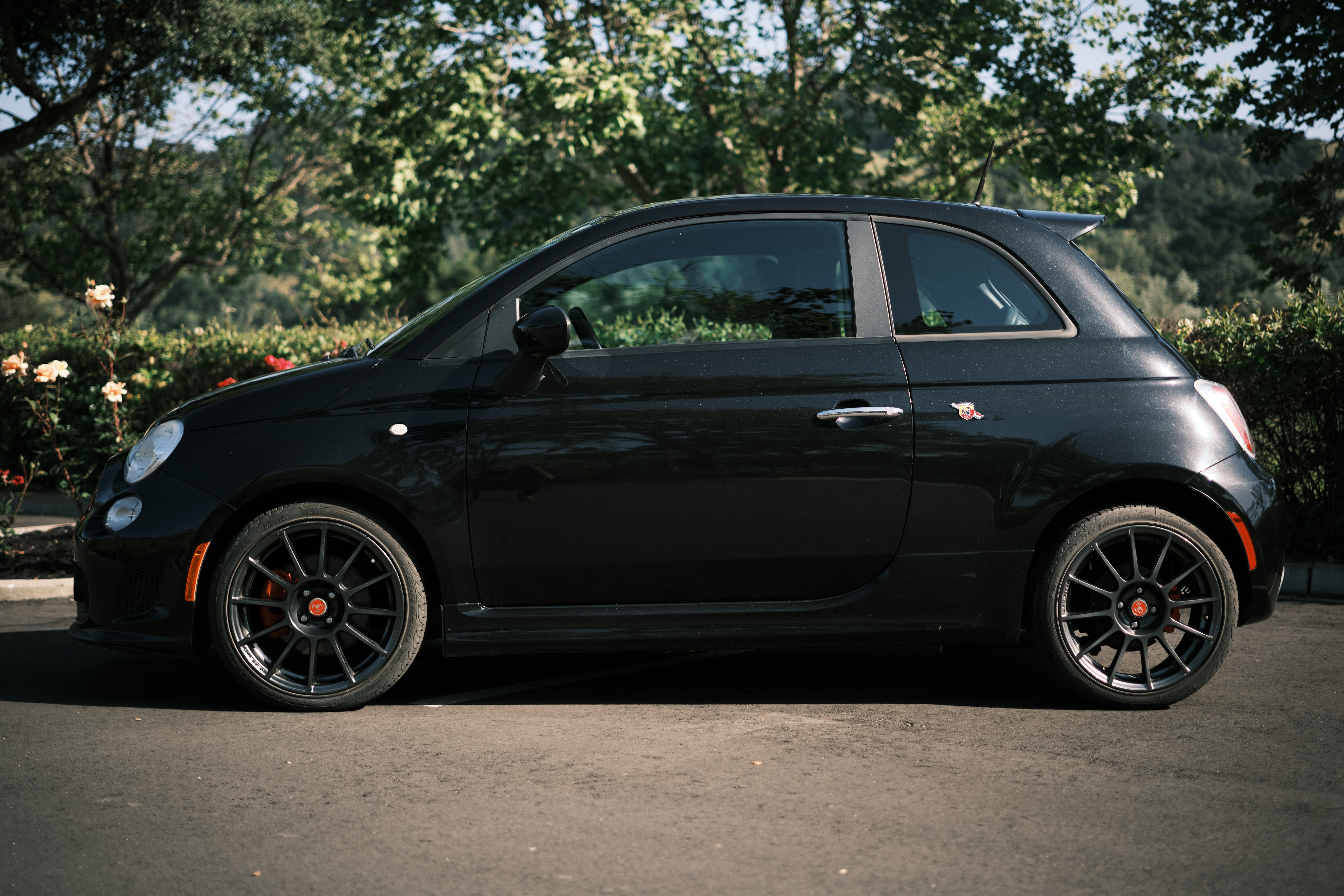 Used 2012 FIAT 500 Abarth w/ Safety & Convenience Pkg FWD image 4