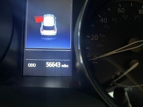 Used 2021 Toyota C-HR XLE image 30