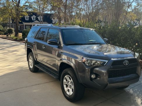 Used 2016 Toyota 4Runner SR5 Premium image 2