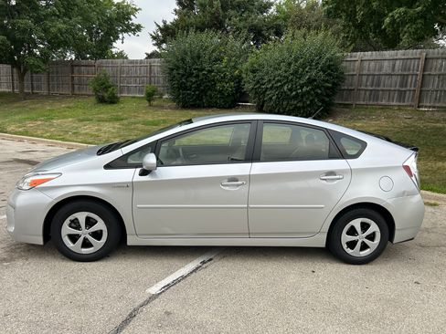 Used 2012 Toyota Prius Two FWD image 2