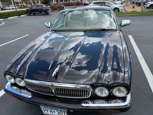 Used 2003 Jaguar XJ8 image 4