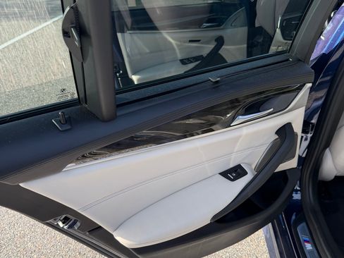 Used 2019 BMW 540i w/ M Sport Package image 16