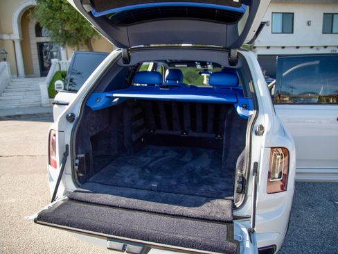 Used 2022 Rolls-Royce Cullinan w/ Technology Package image 25