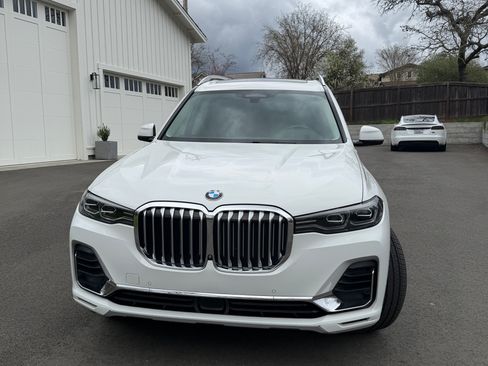 Used 2019 BMW X7 xDrive40i w/ Premium Package image 2