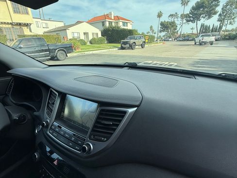 Used 2016 Hyundai Tucson Limited w/ Option Group 03 image 13