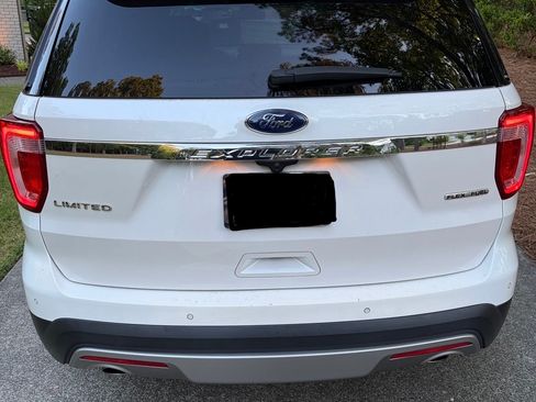 Used 2016 Ford Explorer Limited FWD image 9