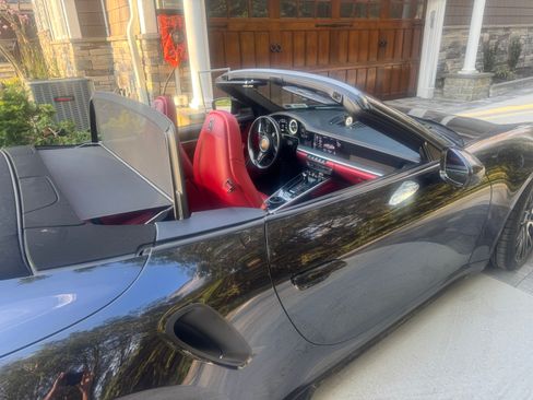 Used 2021 Porsche 911 Turbo image 5