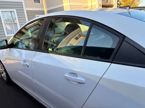 Used 2013 Chevrolet Cruze LS image 2