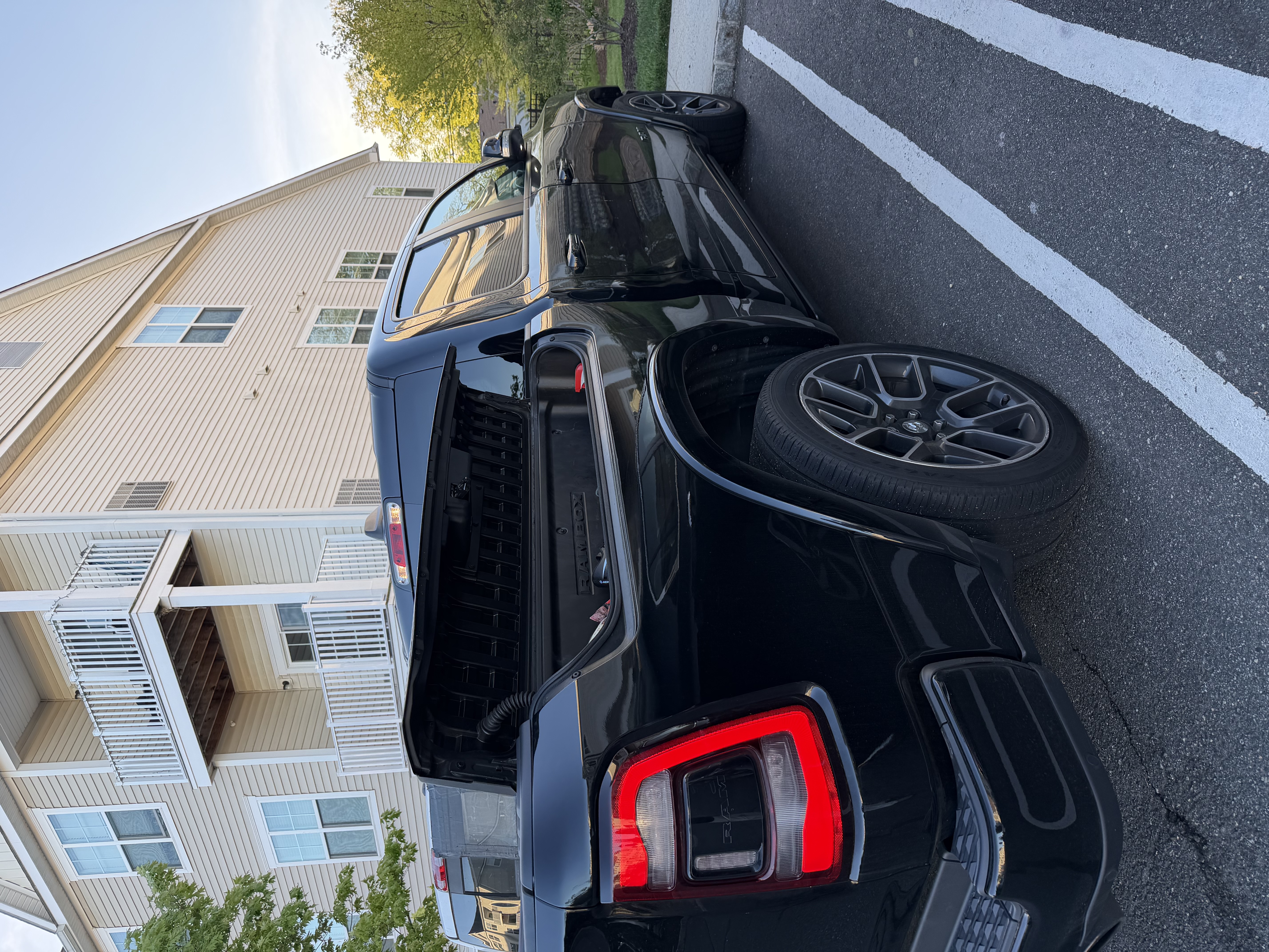 Used 2019 RAM 1500 Laramie AWD/4WD image 4
