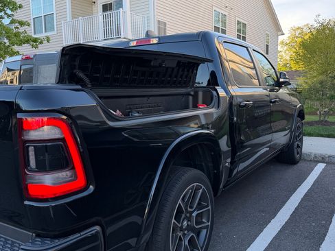 Used 2019 RAM 1500 Laramie AWD/4WD image 4