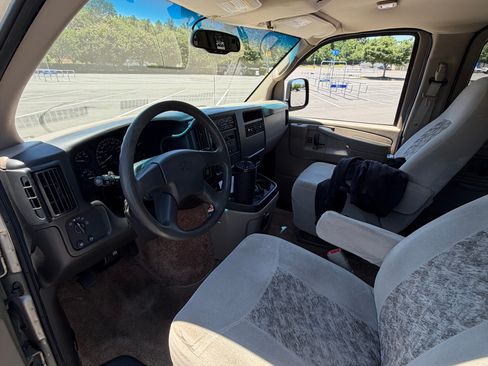Used 2004 Chevrolet Express 1500 w/ LS Preferred Equipment Group RWD image 5