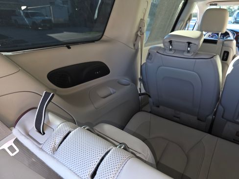 Used 2017 Chrysler Pacifica Limited w/ UConnect Theater Package image 17