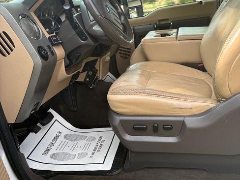 Used 2011 Ford F250 Lariat w/ Lariat Interior Pkg AWD/4WD image 10
