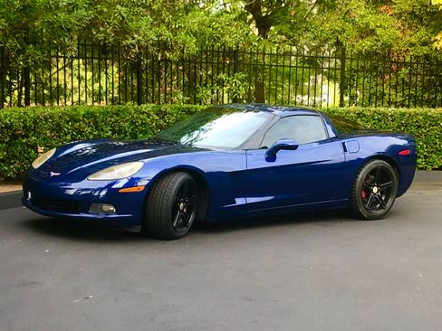 Used 2005 Chevrolet Corvette Coupe w/ Preferred Equipment Group image 2