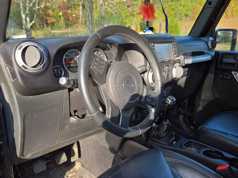 Used 2015 Jeep Wrangler Sahara w/ Dual Top Group image 9