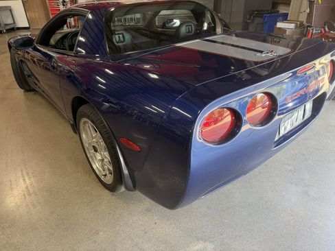 Used 2004 Chevrolet Corvette Z06 w/ Z06 Preferred Equipment Group RWD image 14