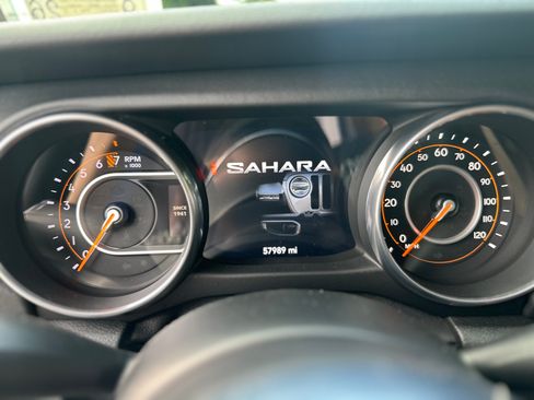 Used 2018 Jeep Wrangler Unlimited Sahara w/ Dual Top Group image 8