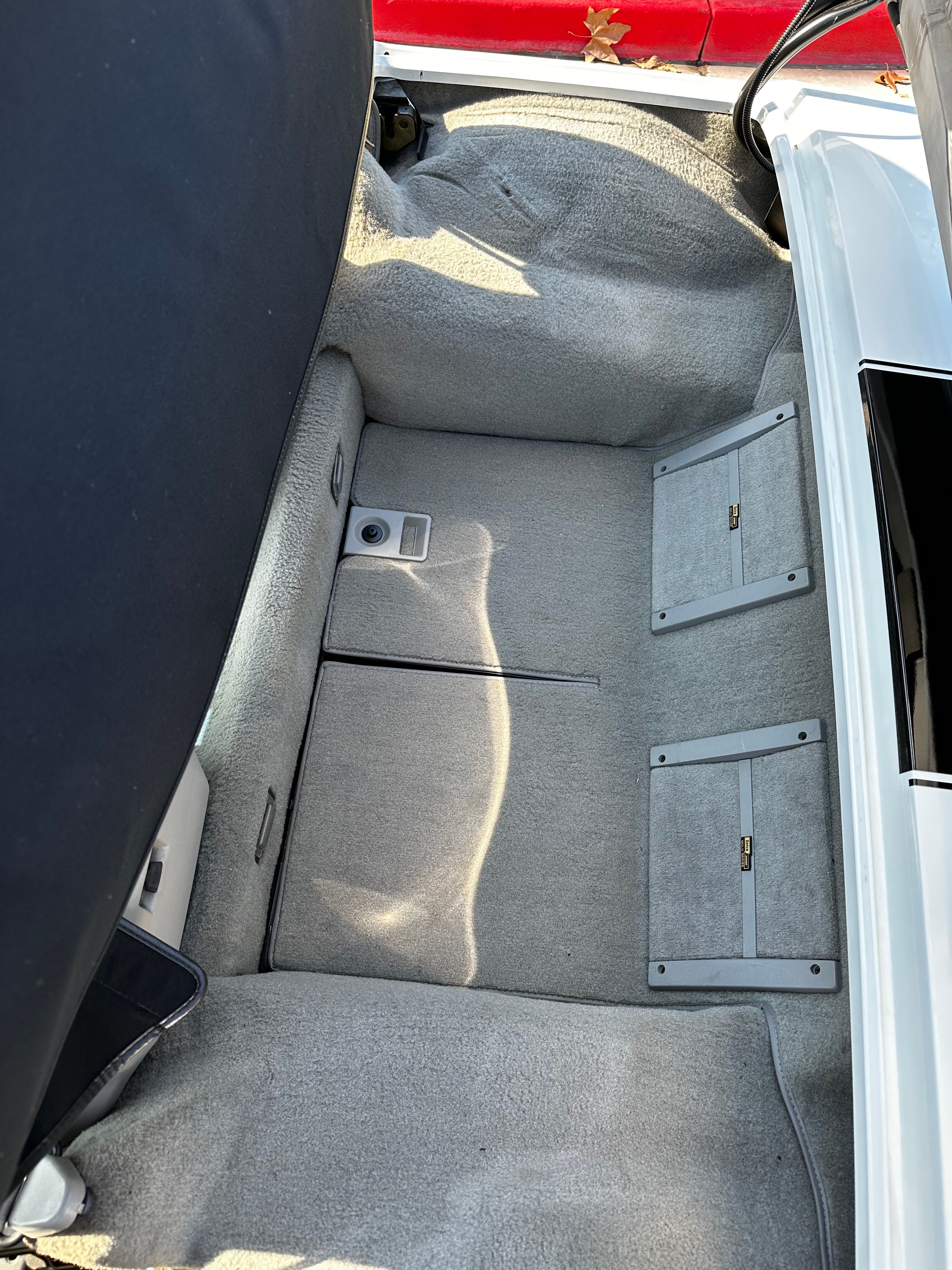 Used 1992 Chevrolet Corvette Convertible RWD image 9