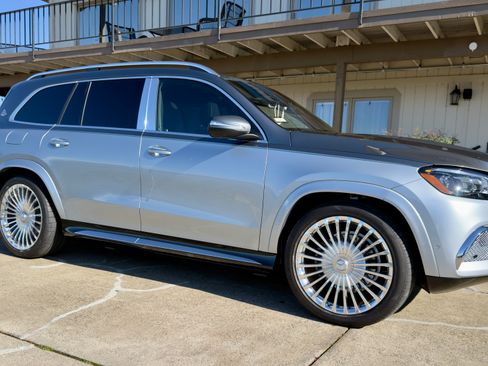 Used 2023 Mercedes-Benz Maybach GLS 600 4MATIC image 4