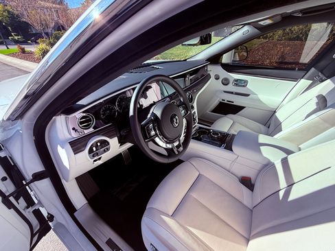 Used 2022 Rolls-Royce Ghost image 12