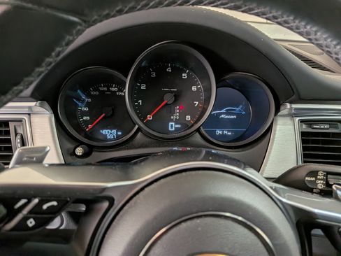 Used 2018 Porsche Macan Sport Edition image 17