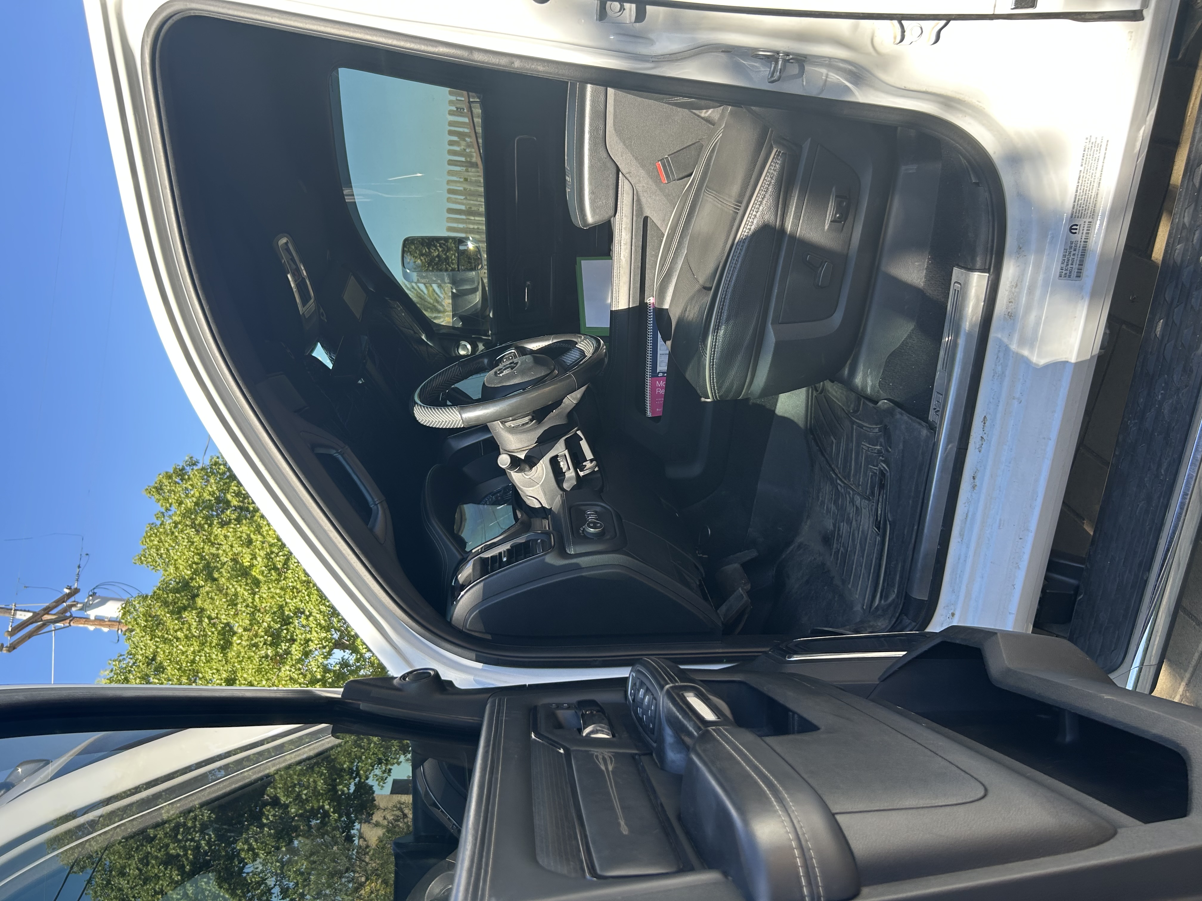 Used 2022 RAM 5500 4x4 Crew Cab image 5