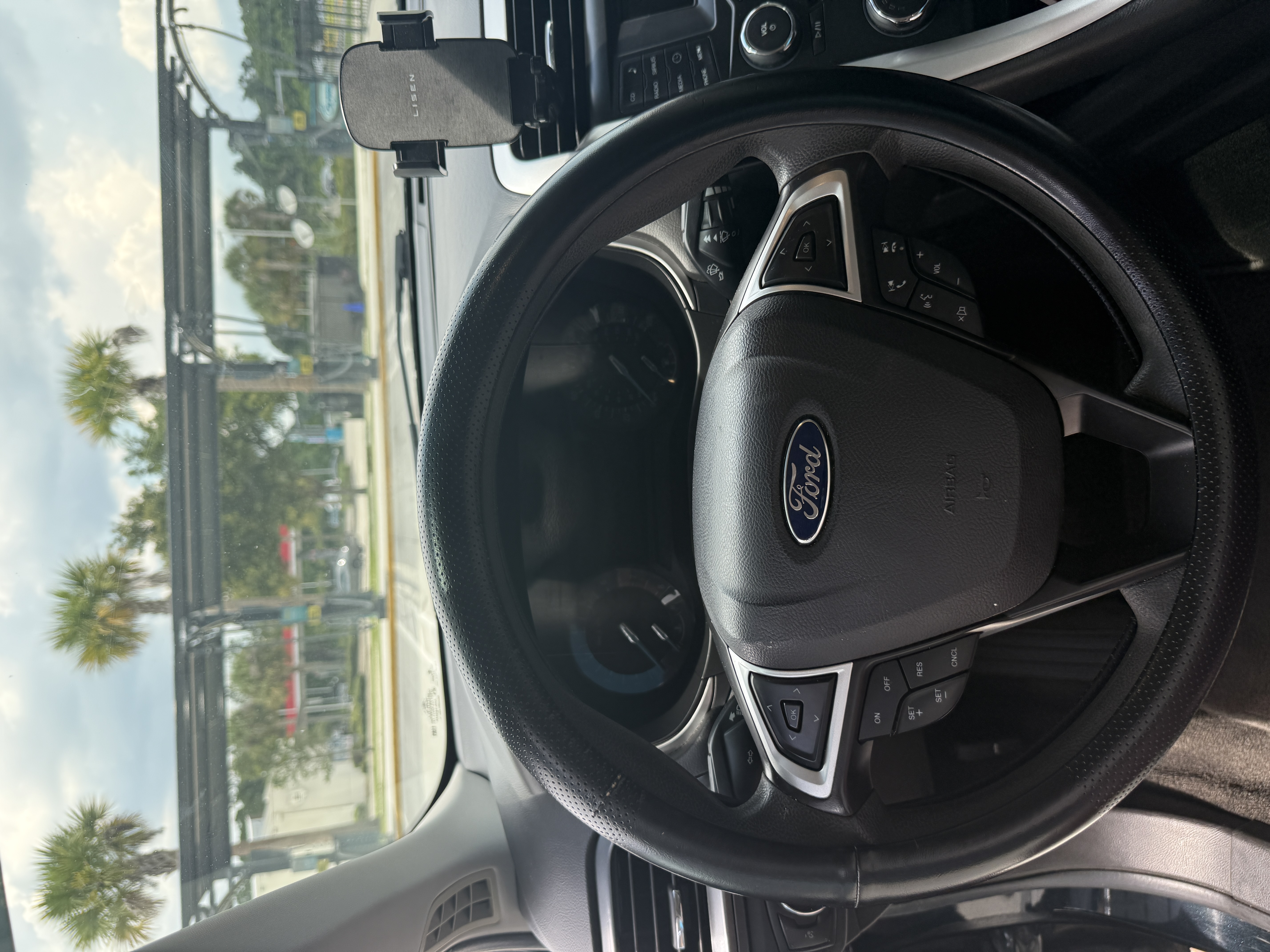 Used 2014 Ford Fusion SE FWD image 9