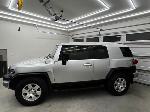 Used 2007 Toyota FJ Cruiser 2WD image 6