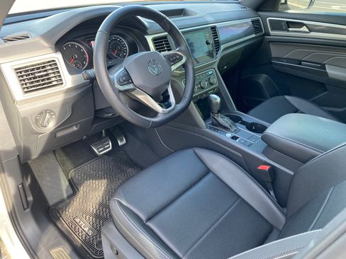 Used 2021 Volkswagen Atlas Cross Sport SE w/ Panoramic Sunroof Package image 9