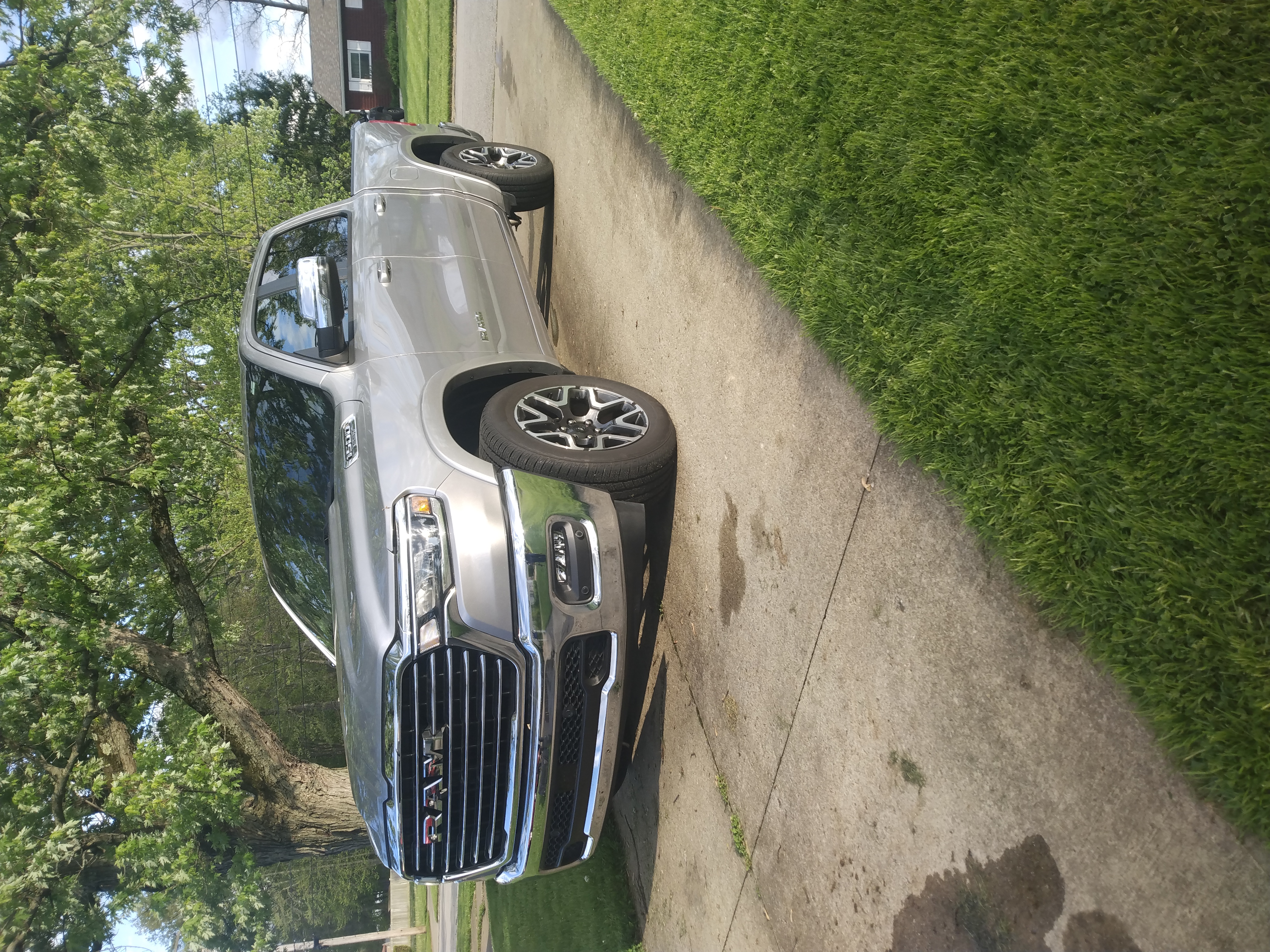 Used 2025 RAM 1500 Laramie AWD/4WD image 1
