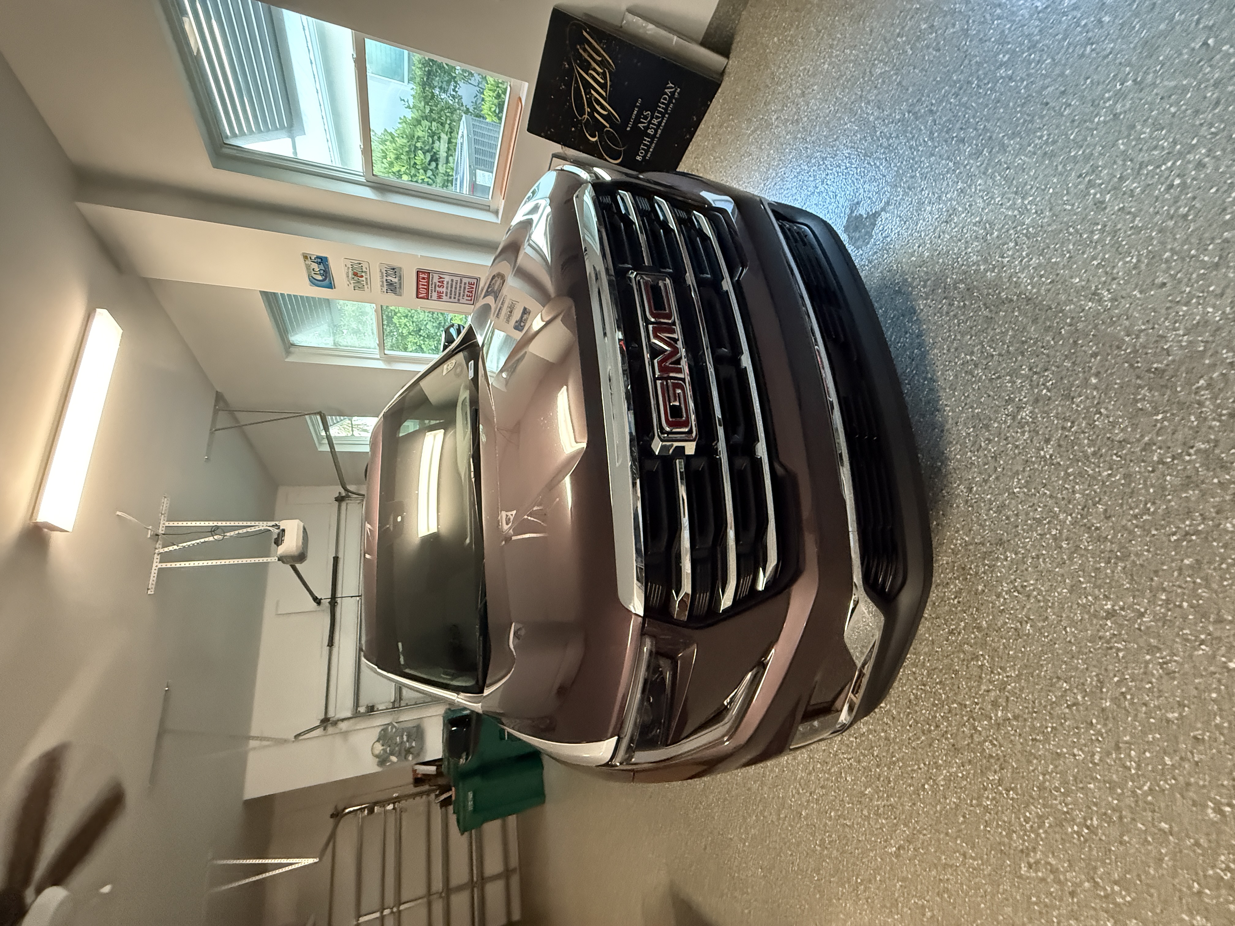 Used 2024 GMC Acadia Elevation FWD image 2