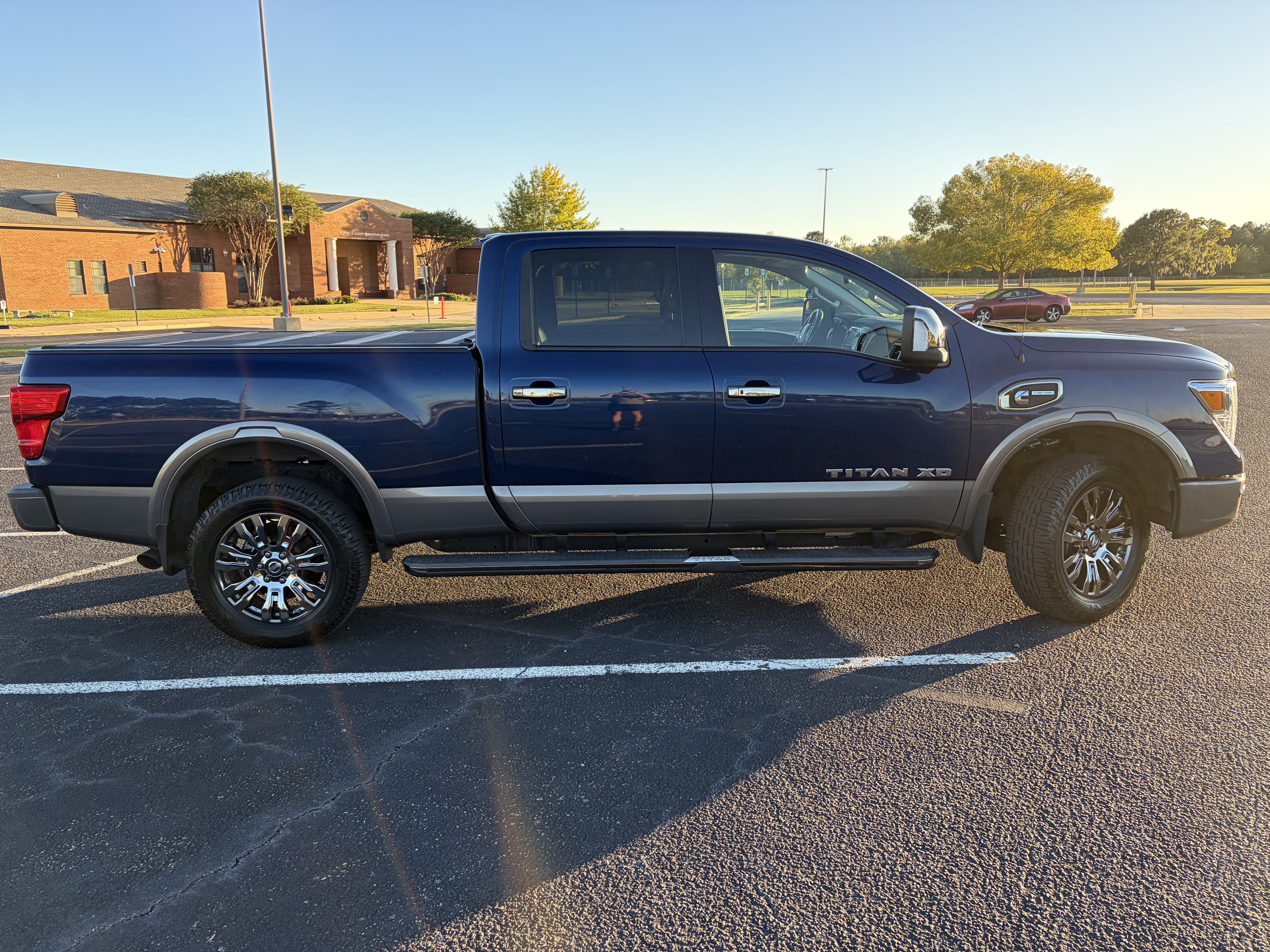 Used 2018 Nissan Titan Platinum Reserve w/ Platinum Utility Package AWD/4WD image 5