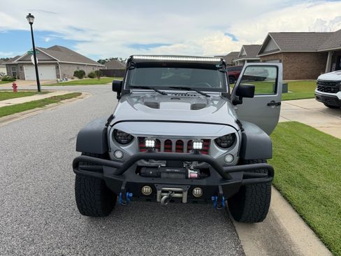 Used 2016 Jeep Wrangler Sport w/ Connectivity Group AWD/4WD image 2