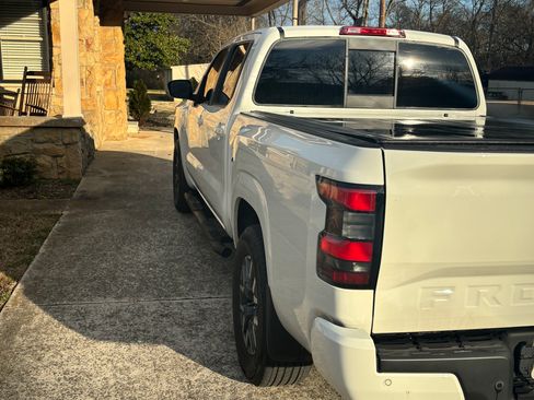 Used 2022 Nissan Frontier SV w/ Technology Package image 4