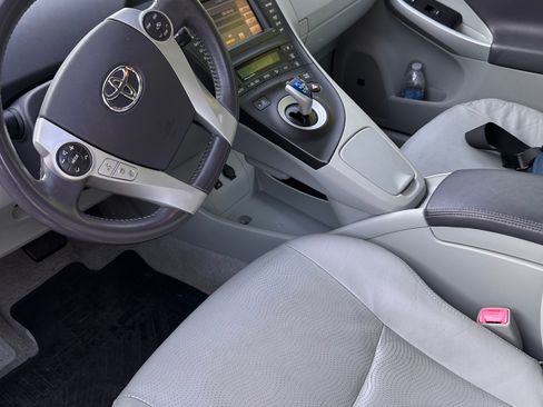 Used 2010 Toyota Prius Five image 1