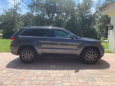 Used 2019 Jeep Grand Cherokee Laredo w/ Laredo X Package image 8
