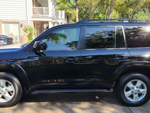 Used 2011 Toyota Land Cruiser w/ Upgrade Pkg image 6