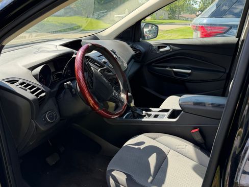 Used 2017 Ford Escape SE FWD image 9
