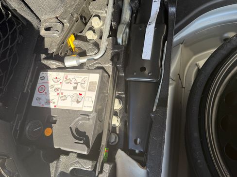 Used 2010 Mercedes-Benz GLK 350 4MATIC image 6