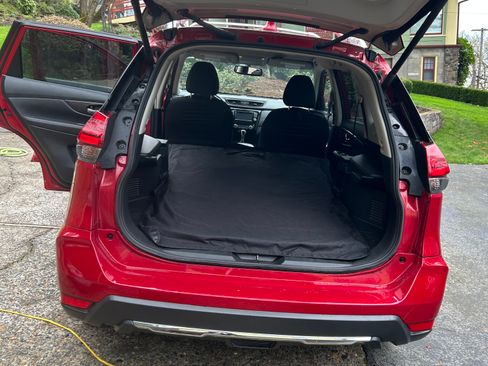 Used 2017 Nissan Rogue SV w/ SV Premium Package image 10