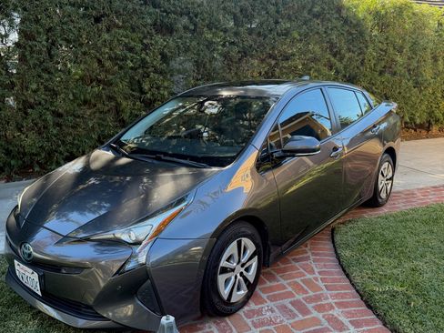 Used 2016 Toyota Prius Four Touring image 1