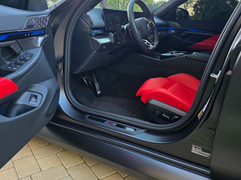 Used 2025 BMW M5 Sedan 4D w/ Carbon Package image 12