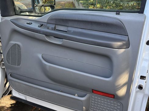 Used 2003 Ford F250 XLT image 12
