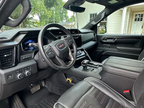 Used 2024 GMC Sierra 1500 AT4X image 8