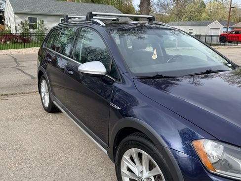 Used 2017 Volkswagen Golf Alltrack SE AWD/4WD image 1