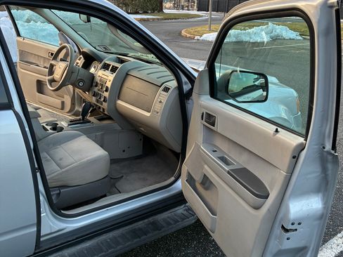 Used 2011 Ford Escape XLT w/ Cargo Pkg image 15