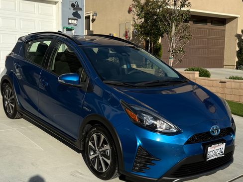 Used 2018 Toyota Prius C Two image 2